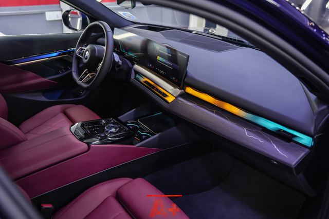 BMW — المقصورة الداخلية بعد التنظيف والتلميع