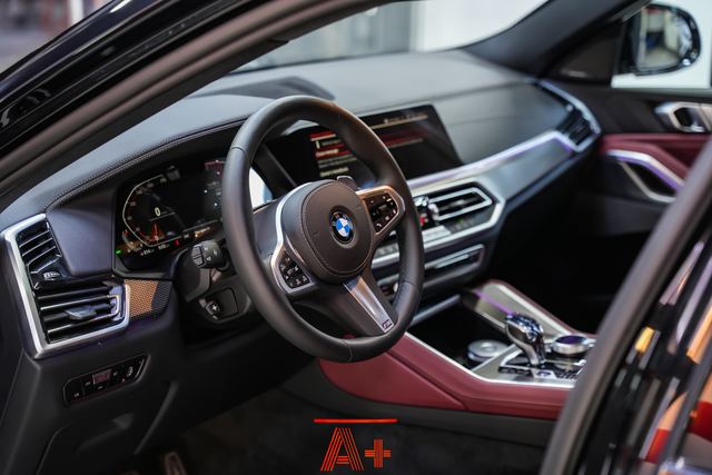 BMW — لوحة العدادات والمقصورة