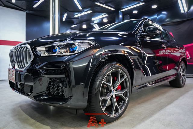 BMW X6 — الواجهة الأمامية بعد الحماية