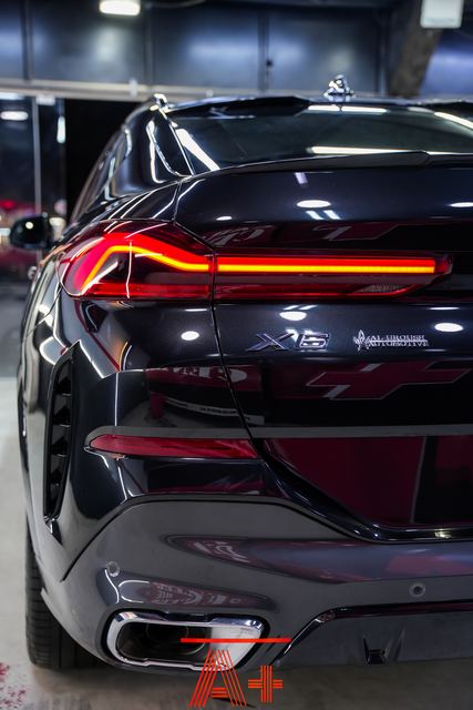 BMW X6 — تفاصيل الإضاءة الخلفية